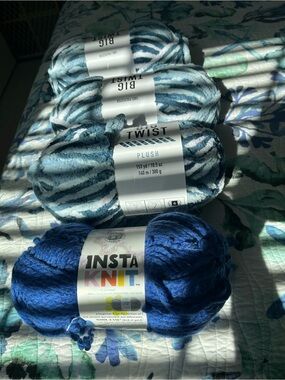 BIG TWIST Plush & INSTA KNIT & Bernat Yarn- 6 Skeins